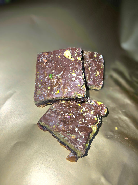 Pistachio Chocolate Date Bite