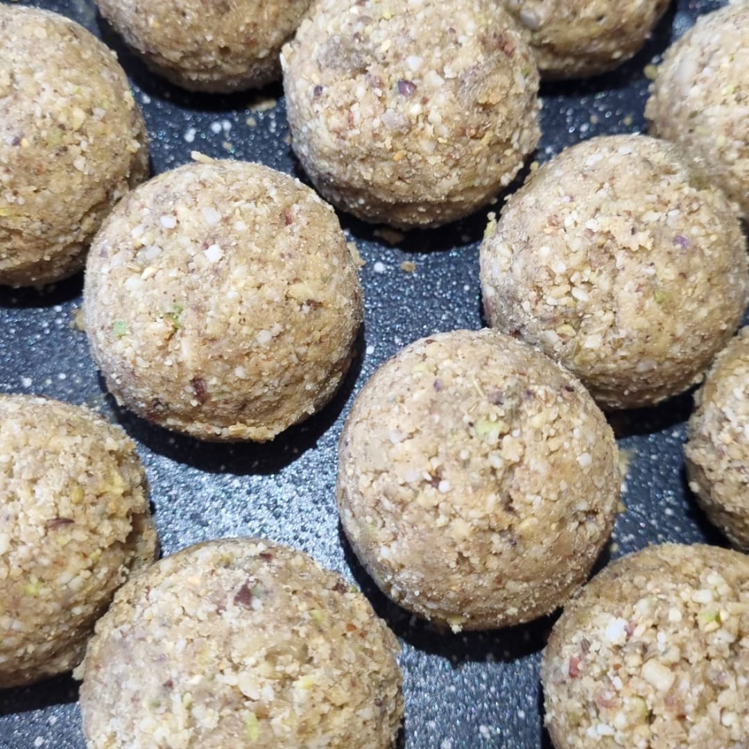 Fresh Traditional Panjeeri Ludoo Balls | Nutritious Protein Snack natural ingredients. Almonds, Pistachios, Cashew nuts, Roasted Chickpeas, nutritious supplement